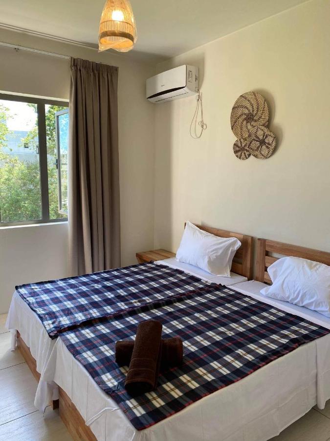 Westwood Apartments Flic en Flac Ngoại thất bức ảnh