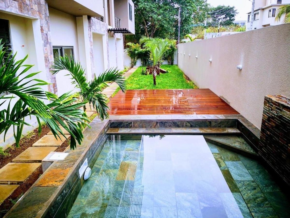 Westwood Apartments Flic en Flac Ngoại thất bức ảnh