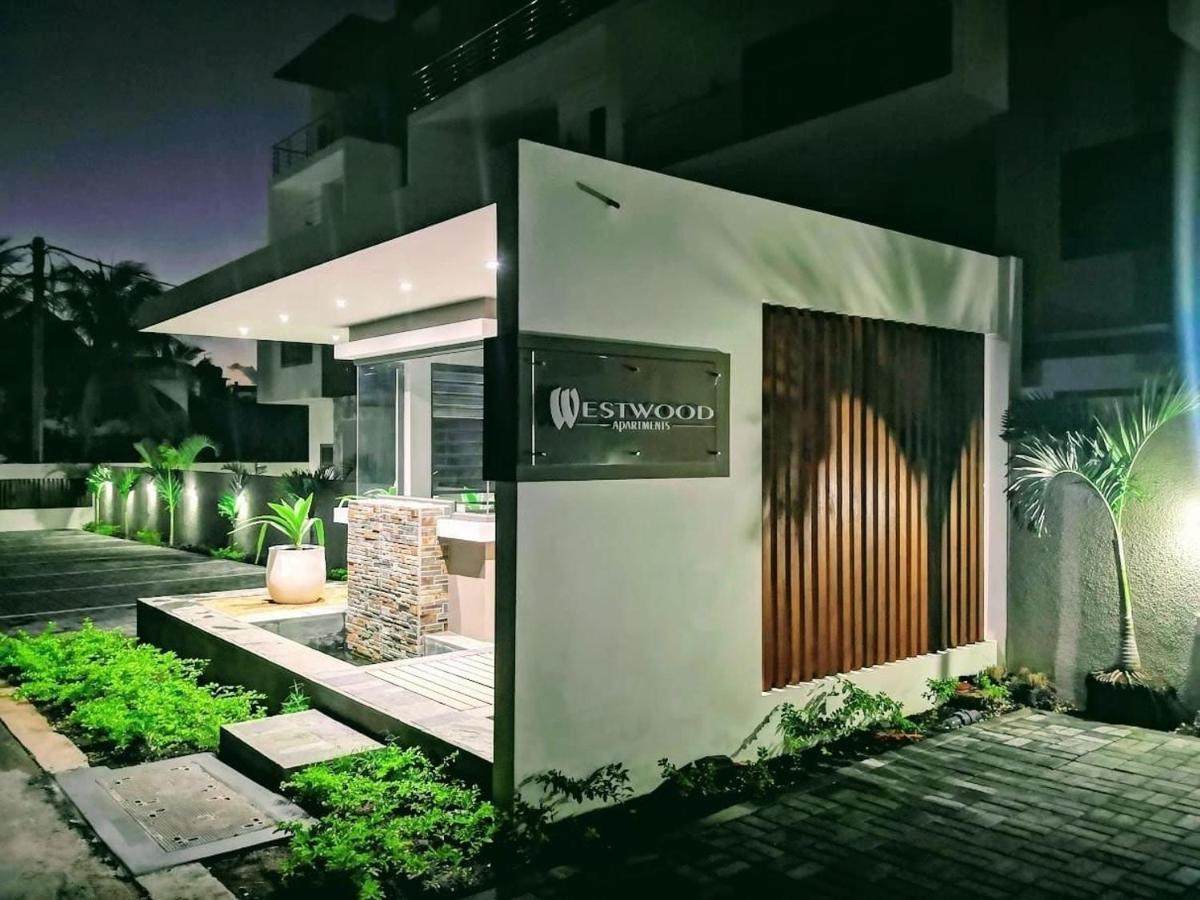 Westwood Apartments Flic en Flac Ngoại thất bức ảnh