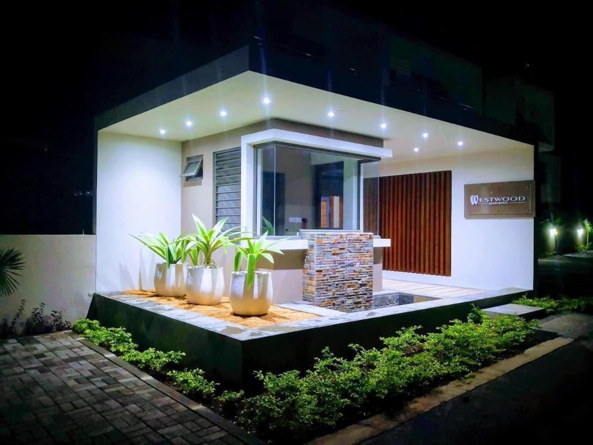 Westwood Apartments Flic en Flac Ngoại thất bức ảnh